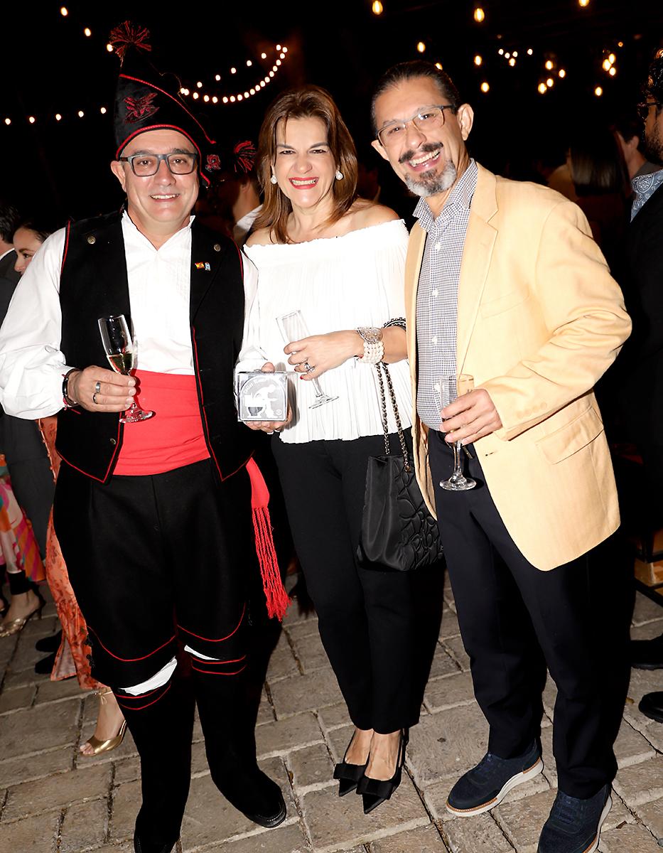 Grand opening de Orujos en Plaza Lara