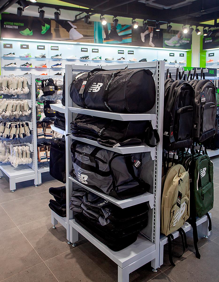 Maletines, mochilas y más encuentra en Sportia.