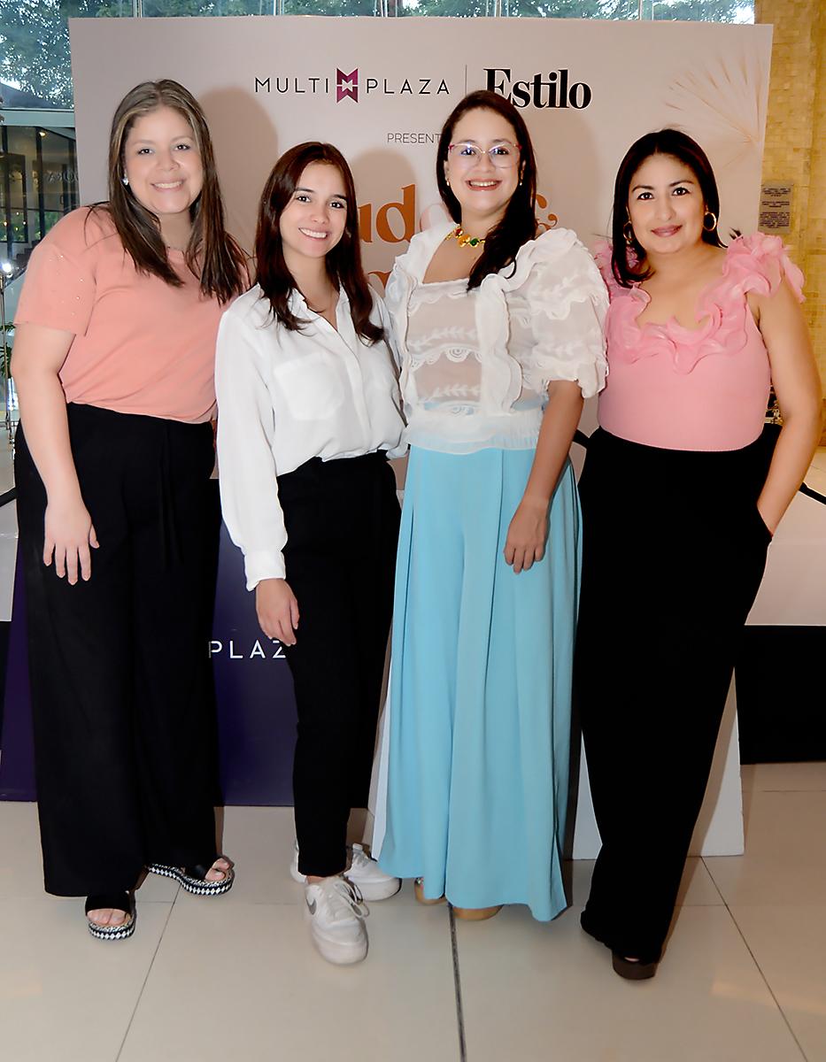 Melissa Cáceres, Tethey Murillo, Nadia Gómez y Rebeca Chacón.