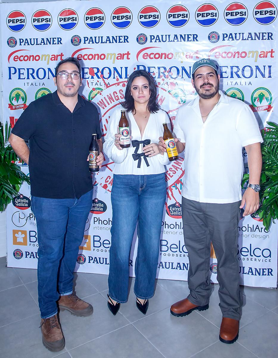 Grand opening de Tato’s Wings en Terravista Plaza