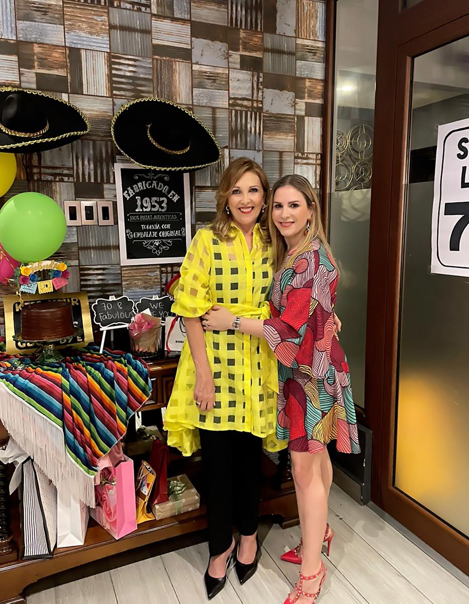Zobeida Saybe con su hija Zobieda Alemán.