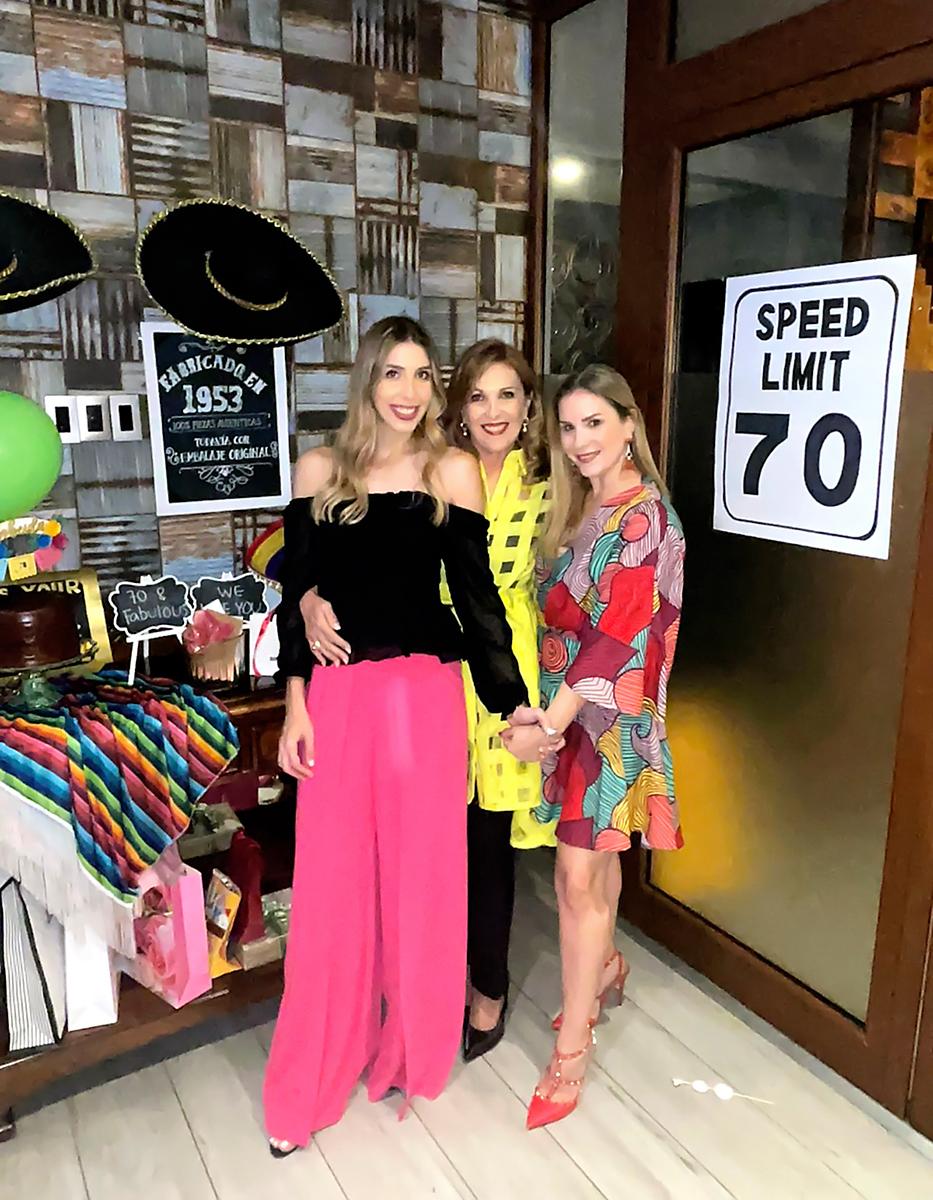 Sheila, su madre Zobeida Saybe y su hermana Zobeida de Alemán.