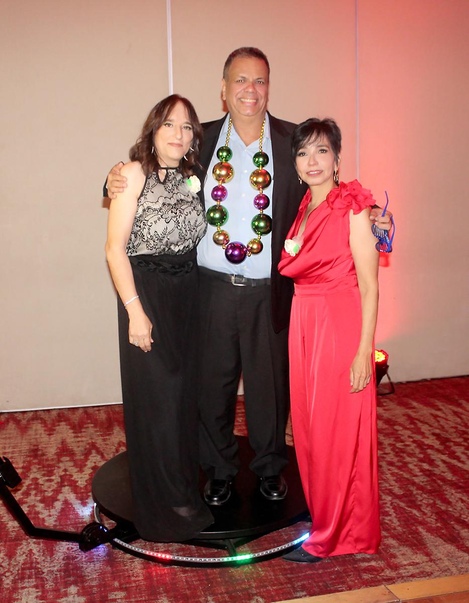 Verónica Bendeck, Dennis Pineda y Cecilia Mencía