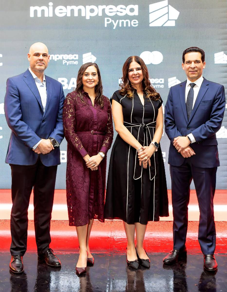 Sebastián Hidalgo, Valeria Ríos, Melissa Stefan y Carlos Handal.