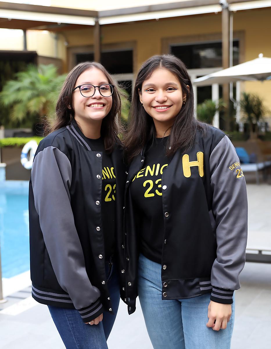  Michelle Santos y Lizzy Medina