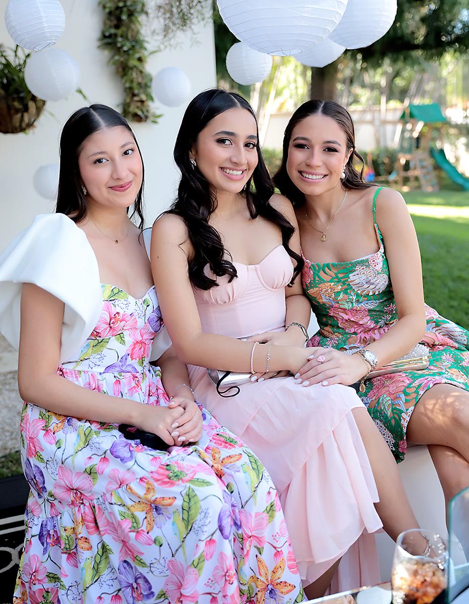 Melissa Otero, Valentine Valladares y María José Suárez.