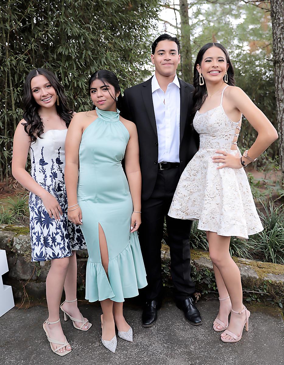 Valentina Zúñiga, Estefany Valeriano, Ricardo Montalván y Andrea García.