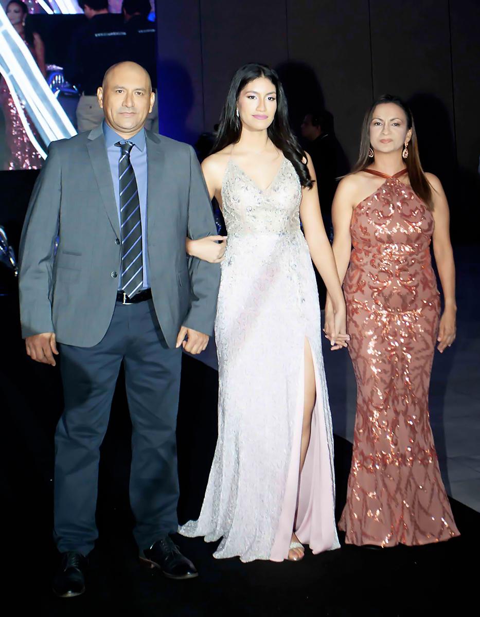 Franklin Ramírez y Delmy Ríos con su hija Dara Marcela Ramírez.