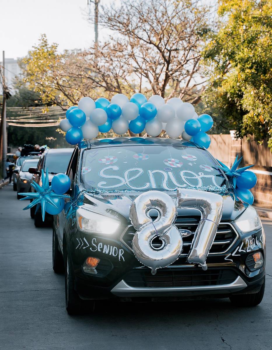 Senior entrance de la clase 2026 del Instituto María Auxiliadora