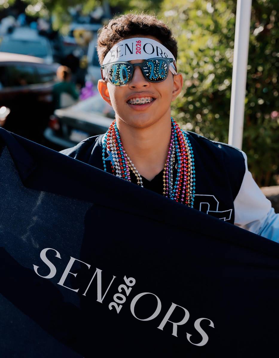 Senior entrance de la clase 2026 del Instituto María Auxiliadora