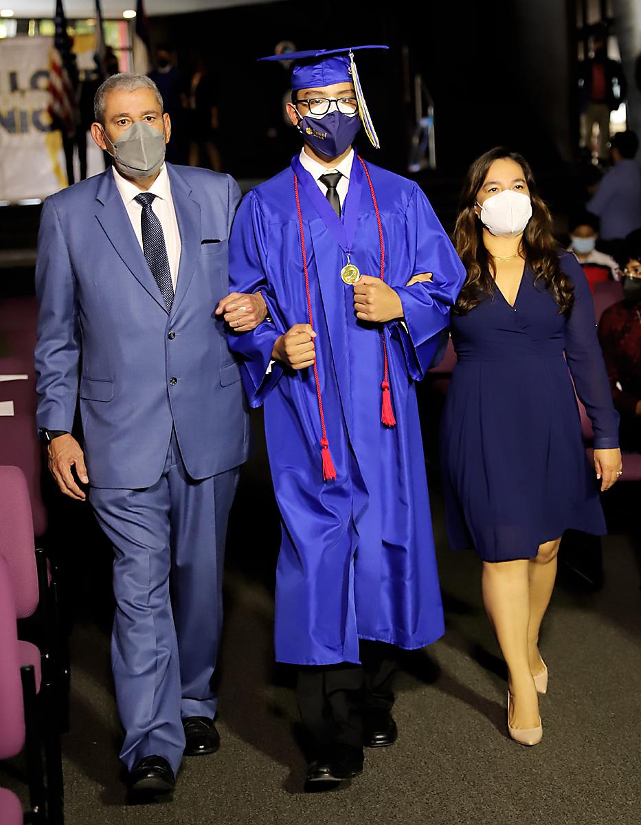 Ariel y Haziel Pavón con Marianne Villeda