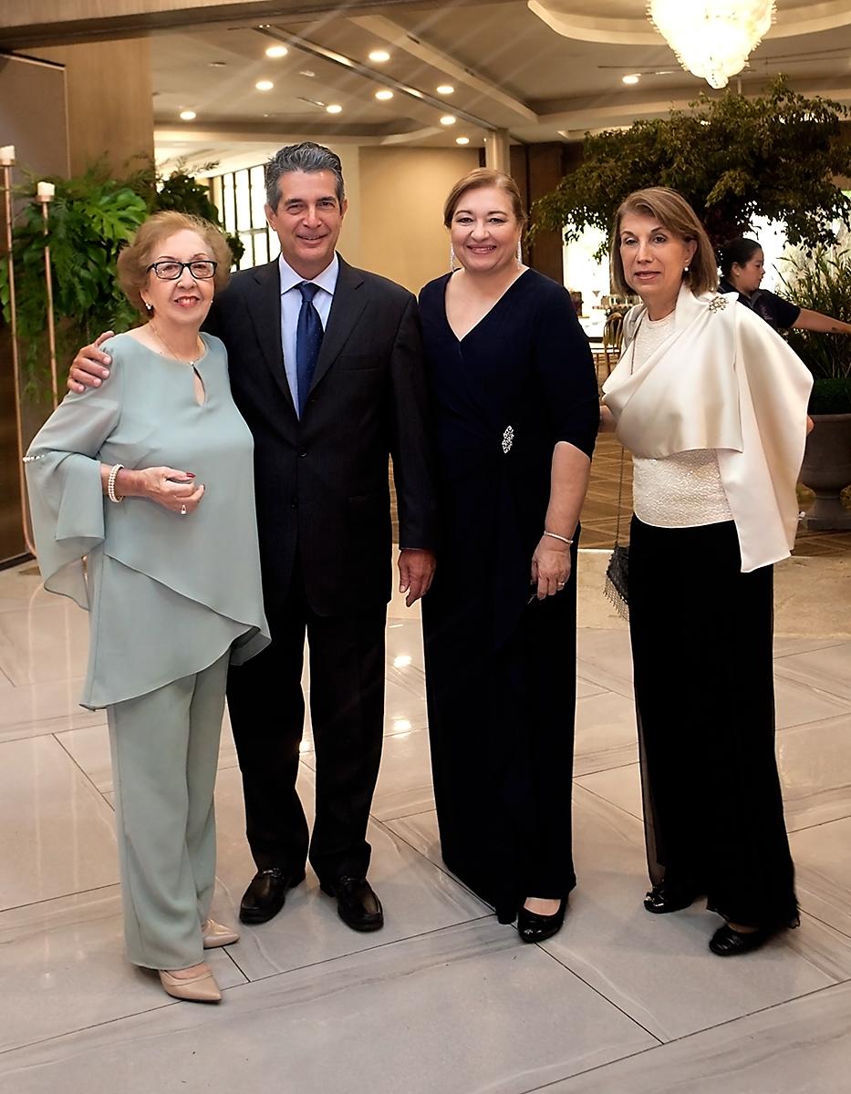Nora Ordoñez, Antonio Lardizabal, Nora Ferez y Georgette Andonie.