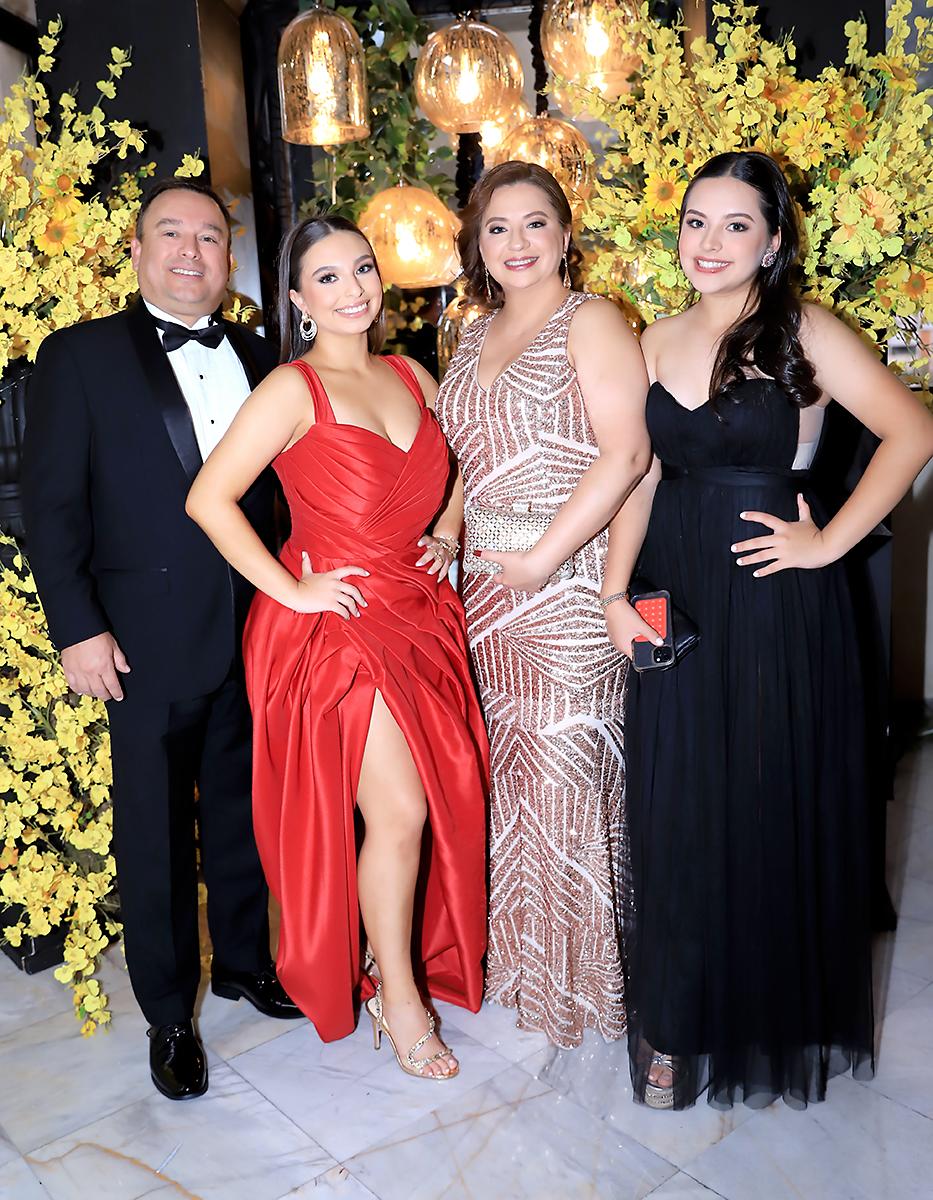 Invitados a la prom 2025 de DelCampo School
