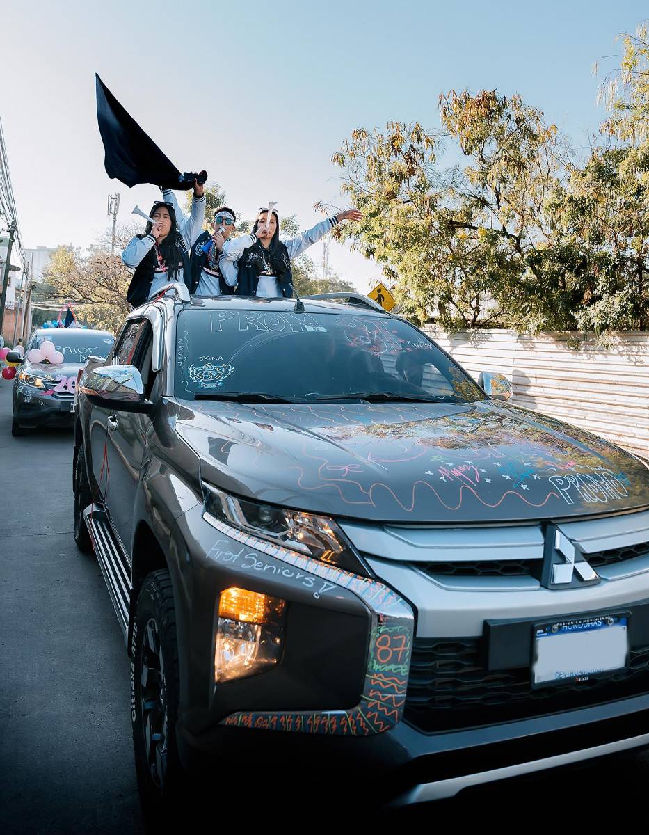 Senior entrance de la clase 2026 del Instituto María Auxiliadora