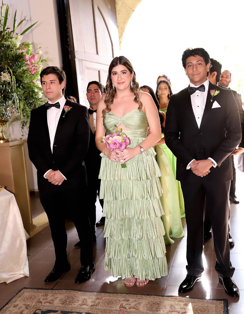 Así fue la boda eclesiástica de Ivana Lagos y Jacobo Waincier Canahuati