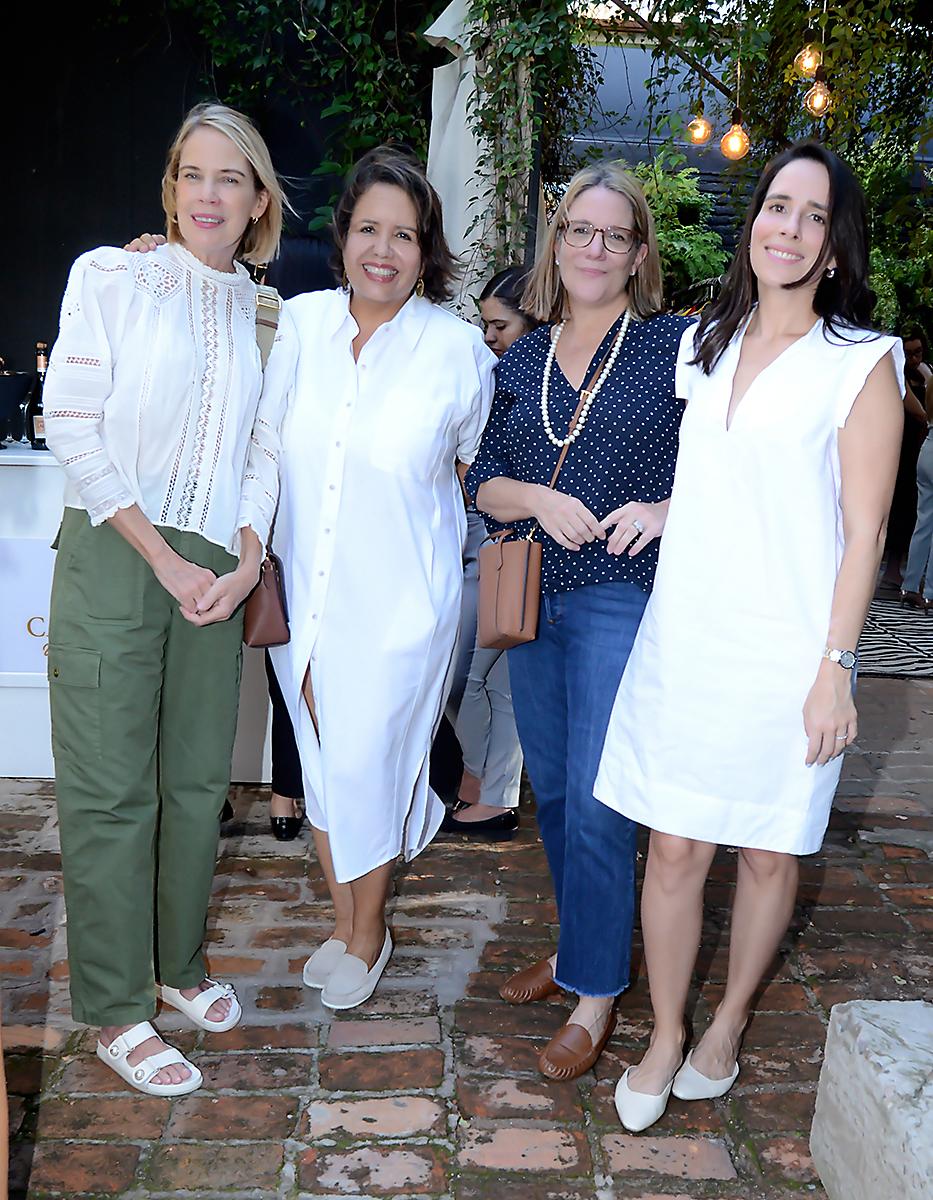Carolina Atala, Patty Pizarro, Lorena Midence y Marisol Simón durante la nueva edición de Navidad en Octubre, tradicional evento de Casa Petipua que esta vez se desarrolló en dos fines de semana, uno dedicado a la moda y accesorios y el otro a detalles de casa y sabores