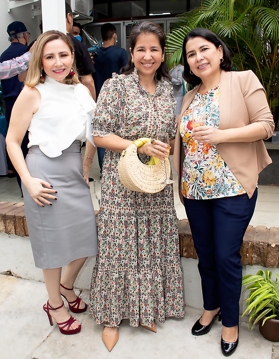  Claudia Suarez, Monica de Bueso y Liliana Ramírez.