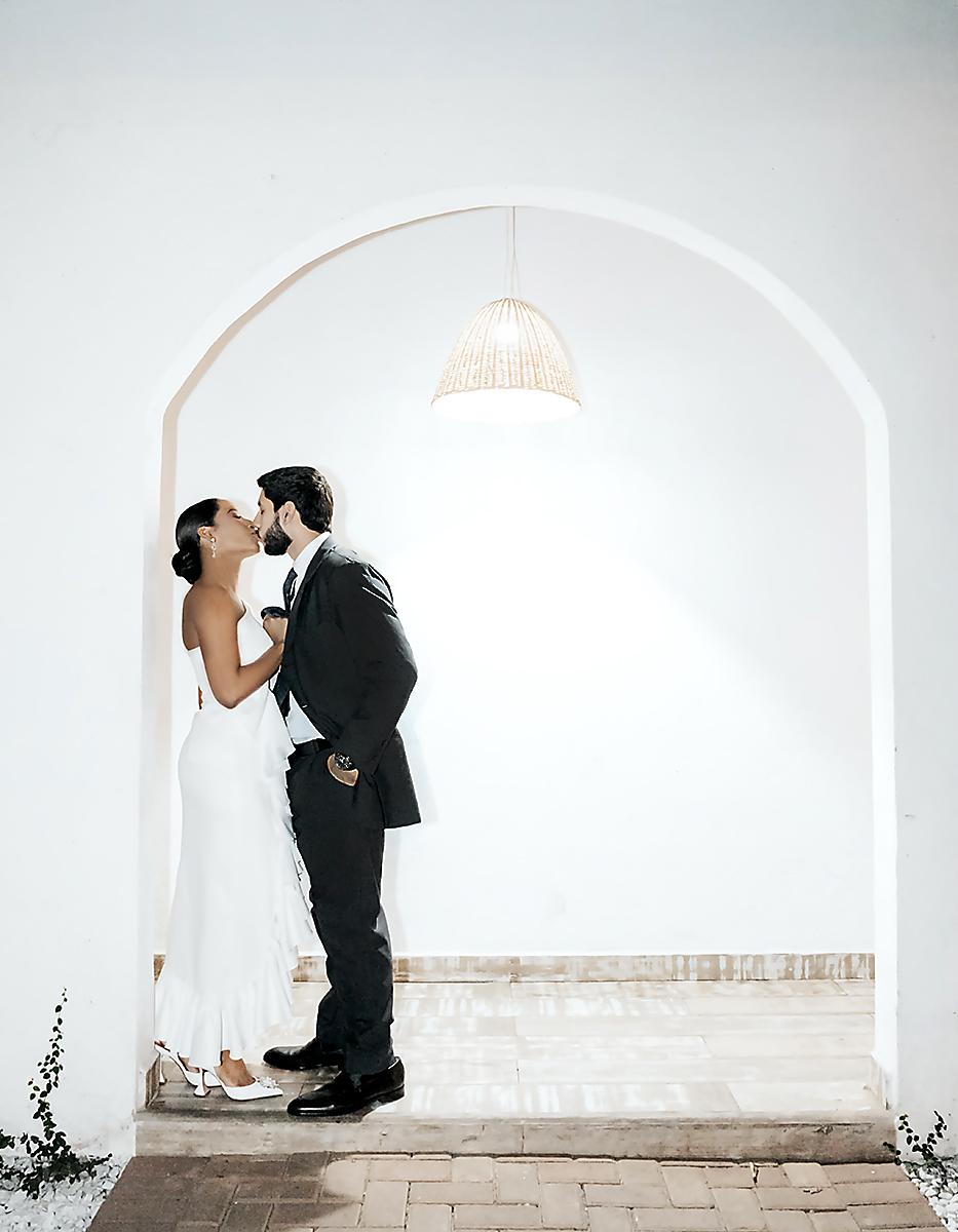 Los novios: Paulina y César posan para las fotos de su álbum familiar.