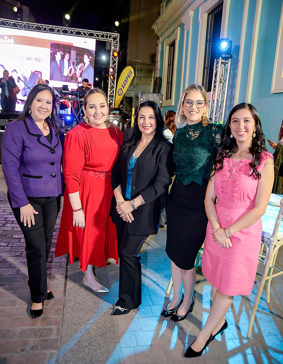 Karen Antunez, Cecilia Lopez, Francia Quintana, Paula Lacayo y Zully Coello