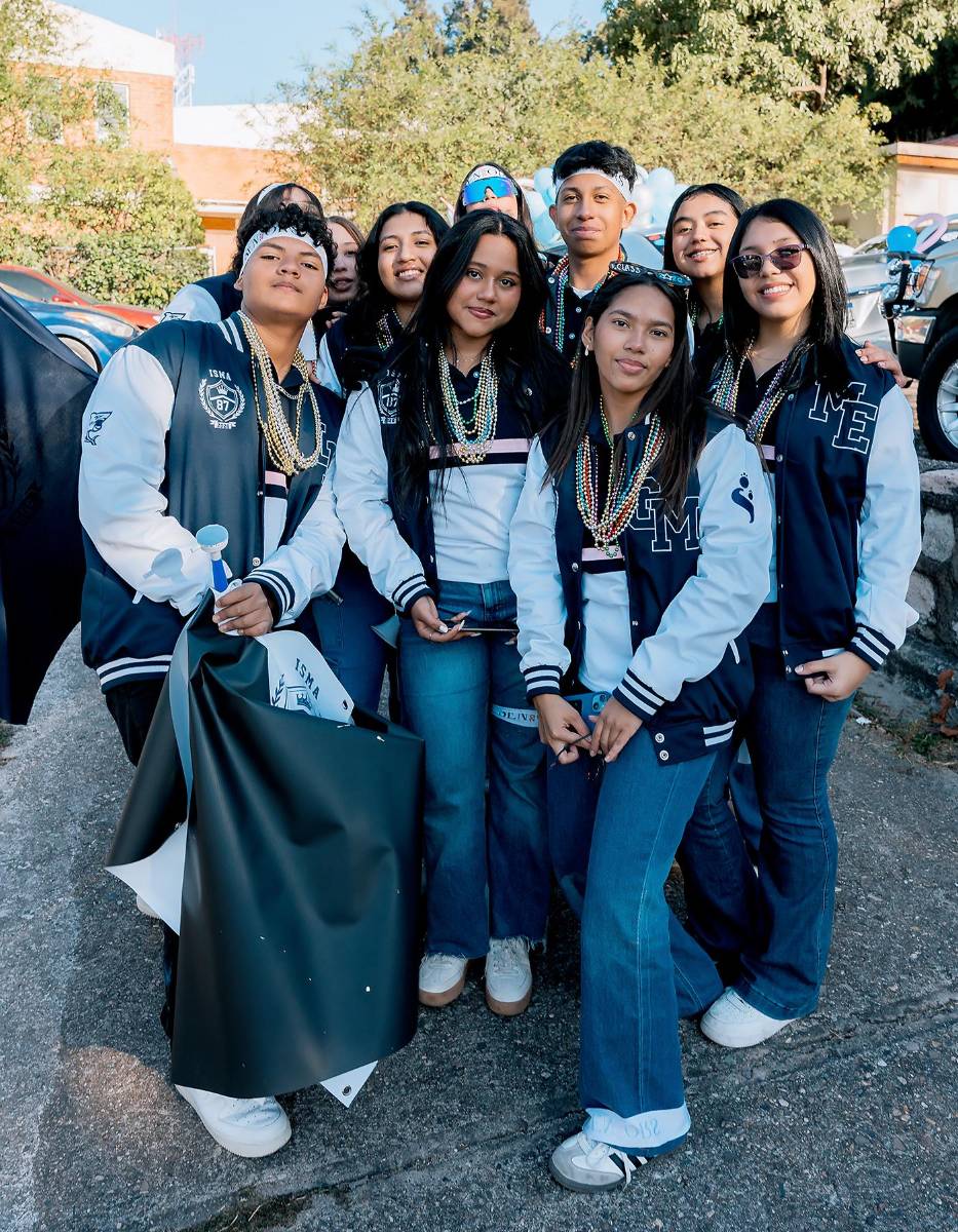 Senior entrance de la clase 2026 del Instituto María Auxiliadora