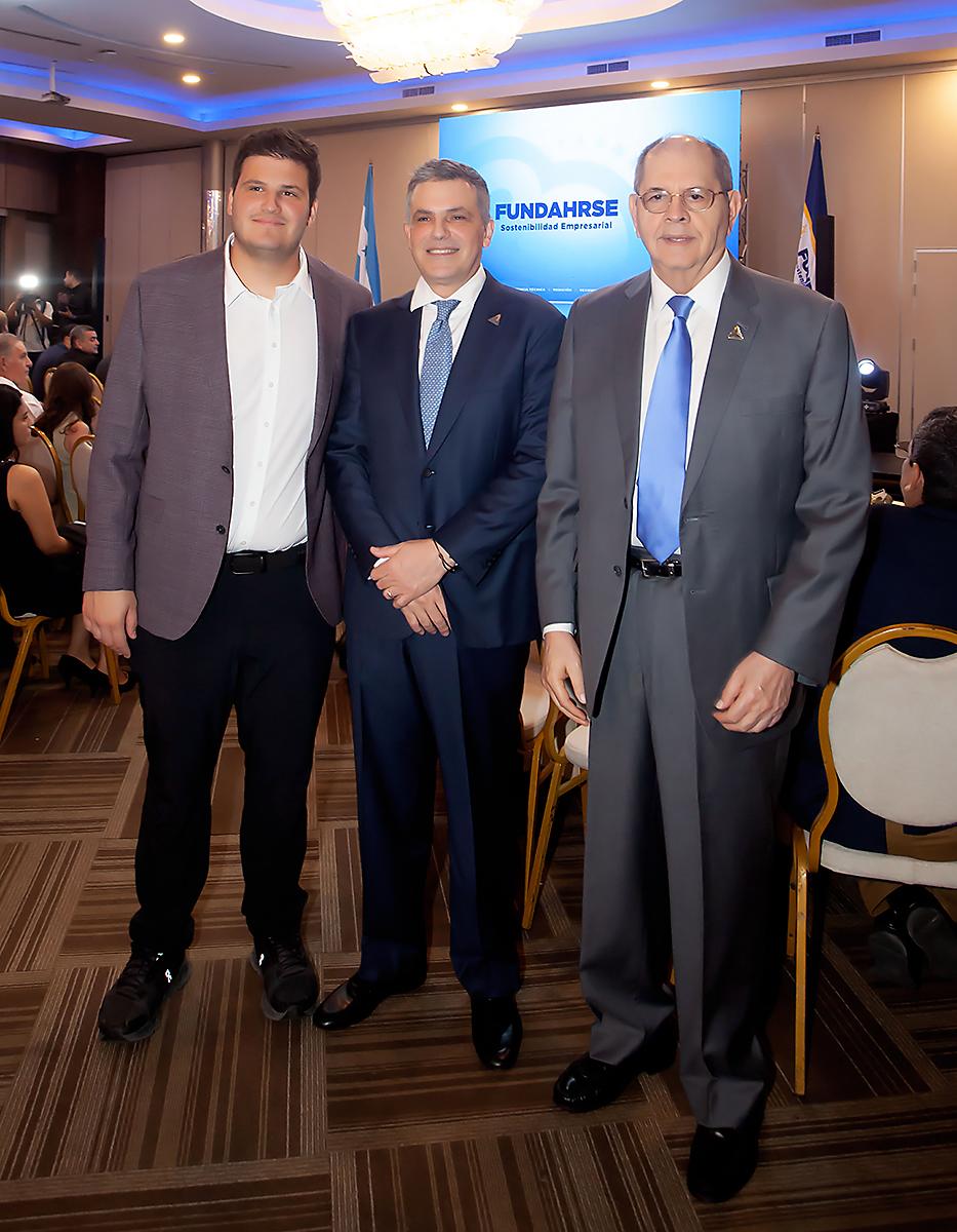 Emilio y Fernando Jaar con Roberto Leiva.
