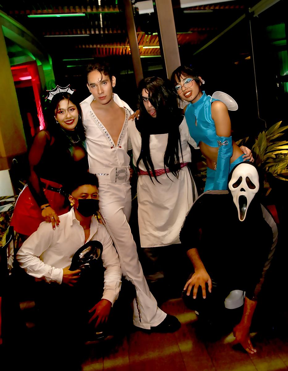 Una noche terrorífica disfrutaron los amantes de Halloween, quienes llegaron luciendo outfits de sus personajes favoritos al Hotel InterContinental y disfrutaron de las sorpresas de esa inolvidable noche bajo el patrocinio de BAC CredomaticCredomatic , ULTRA FM HN, Miller Genuine Draft, Distribuidora Istmania y Hotel InterContinental.