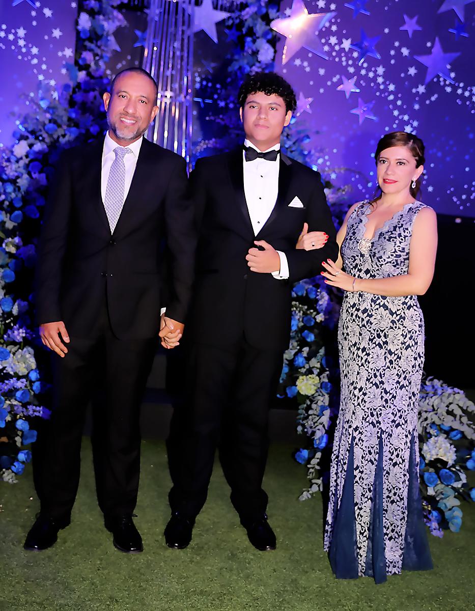 Marlon Castillo, Adrian Castillo y Gaby Santos