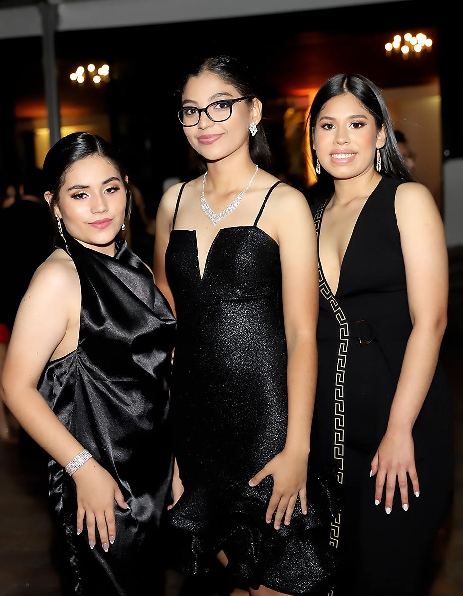 Alejandra Aguiriano, Adriana Salgado y Larissa Mancías