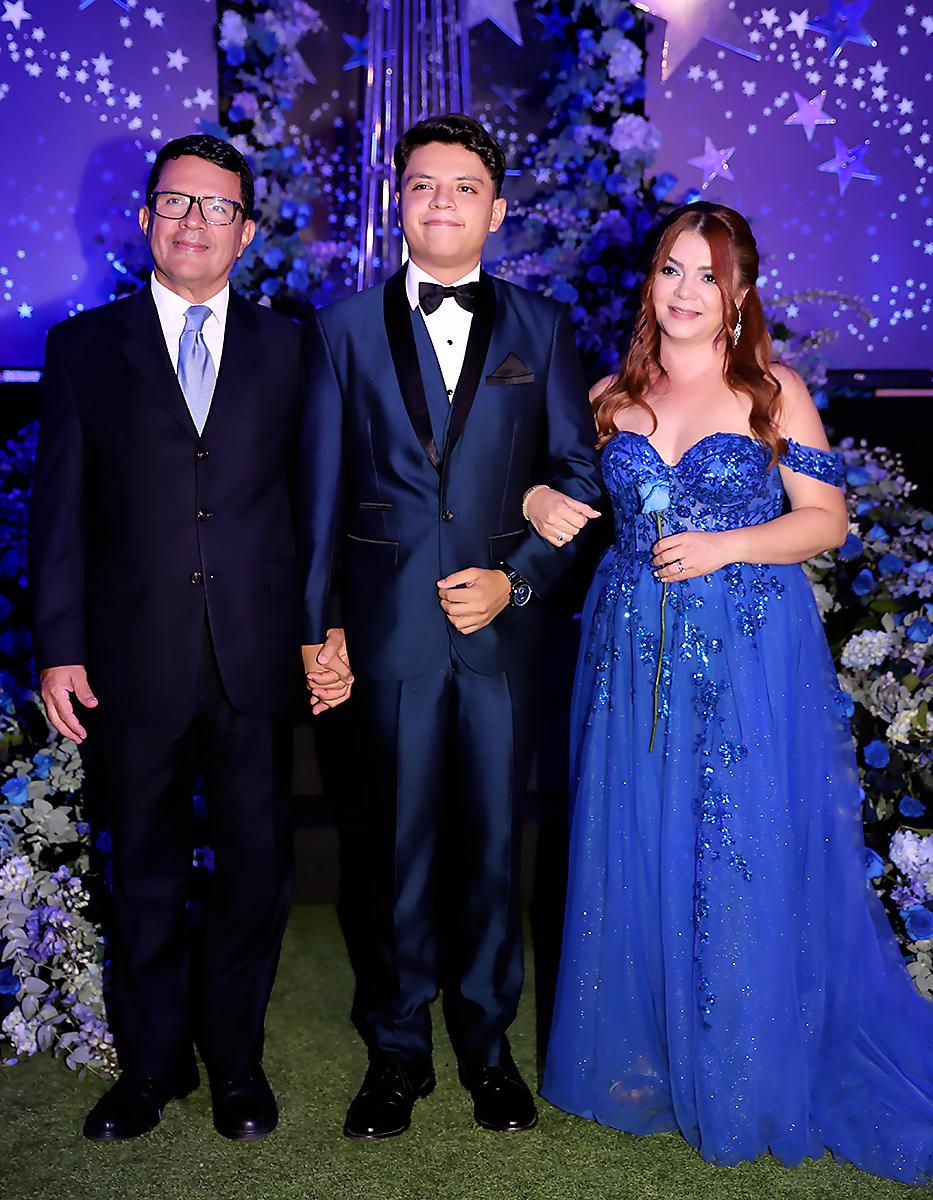 Desfile de Padres e Hijos en la PROM NIGHT de la Academia Los Pinares 2023