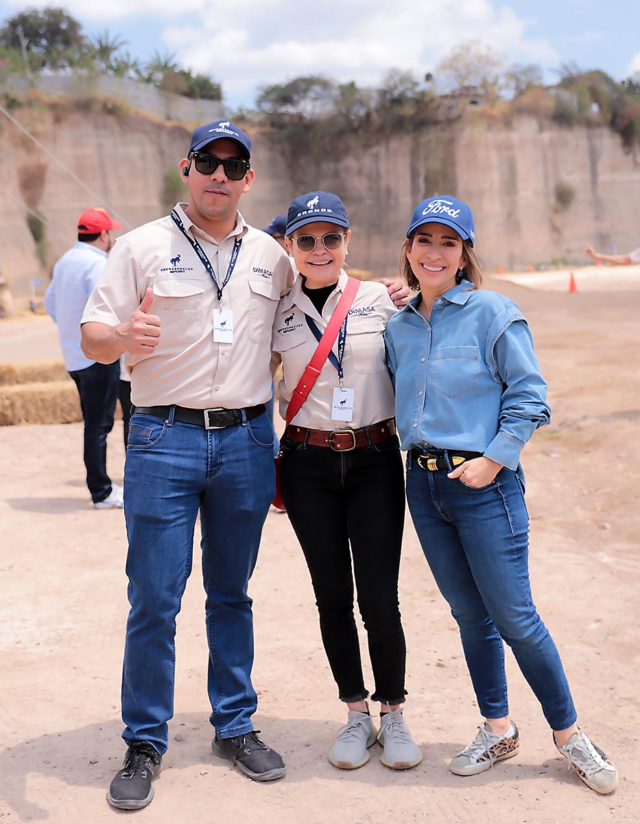Evelyn Flores y Alexa Kafati
