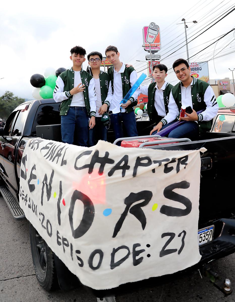 Marvin Moreno, Vincent Luo, Yucef Azzad, Kelvin Chen y Victor Castro