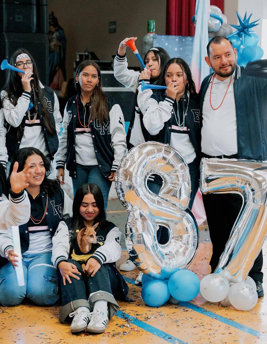 Senior entrance de la clase 2026 del Instituto María Auxiliadora