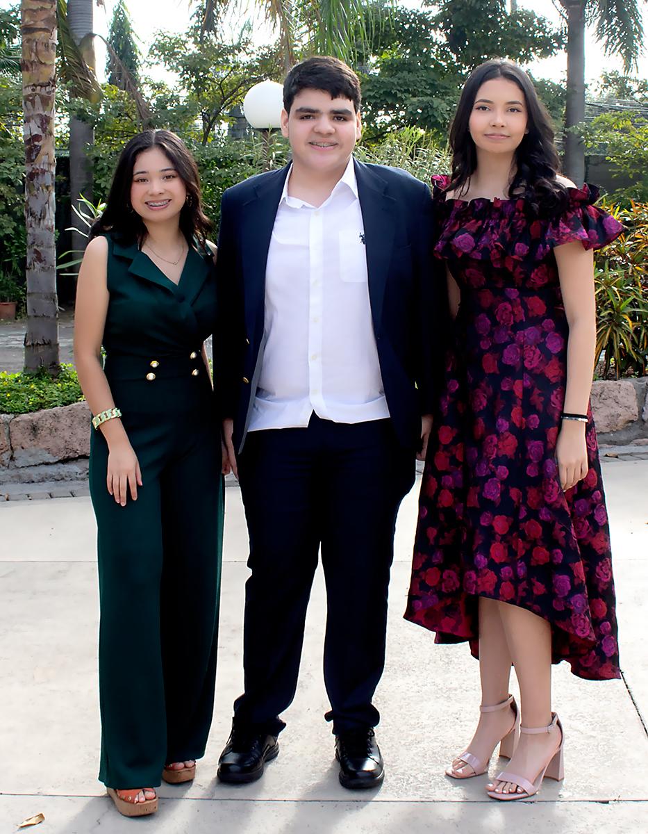 Sofía Mejía, Carlos Alvarado y Ana Romero.