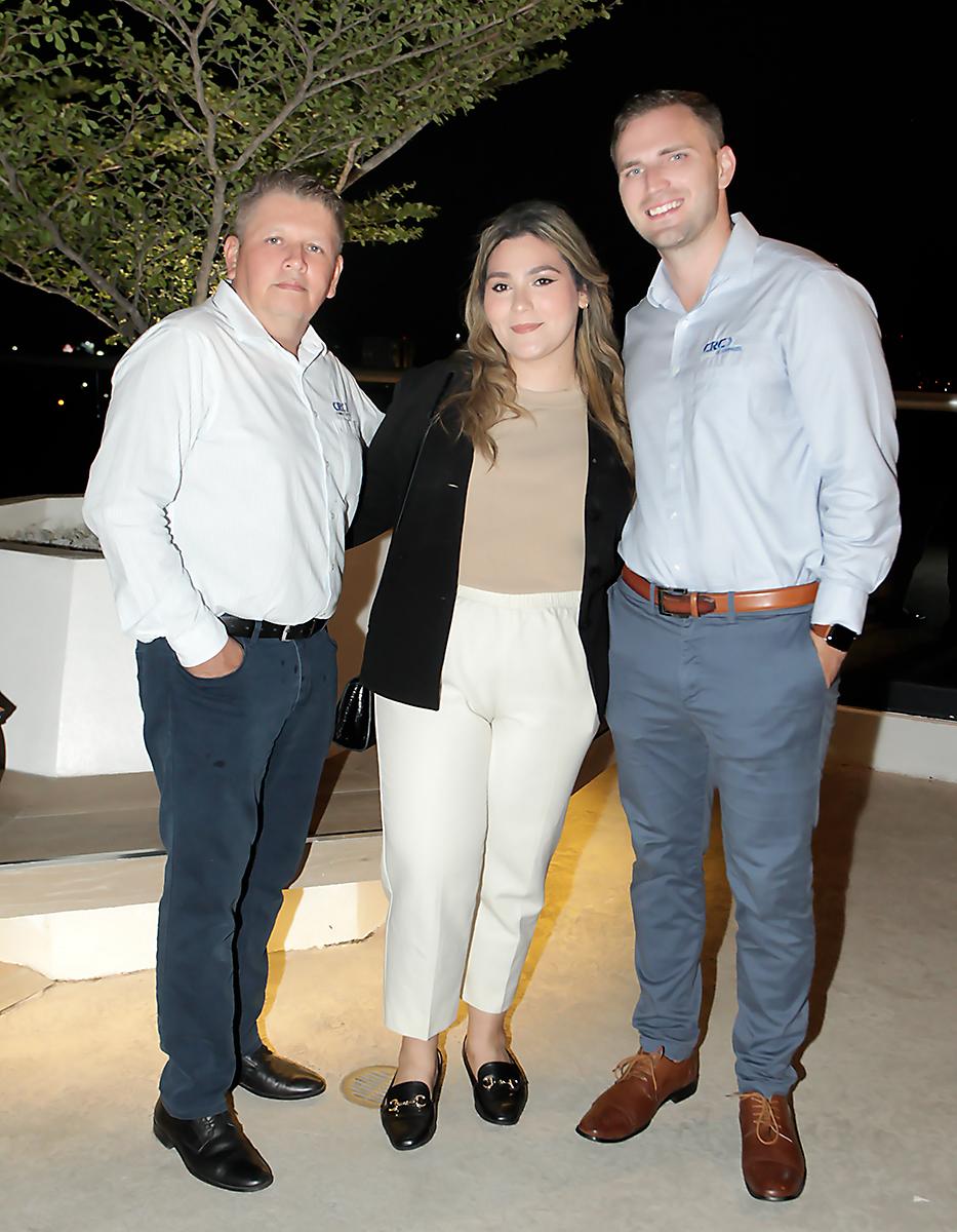 Cesar Beltran, Daniela Sabillon y Tyler Bolner.