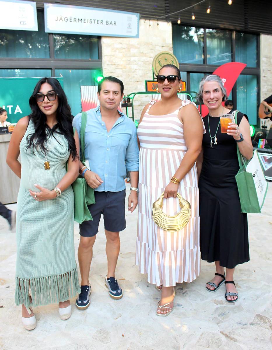 Mara Serrano, José Romero, Stephanie Tablada y Leticia Sebben.
