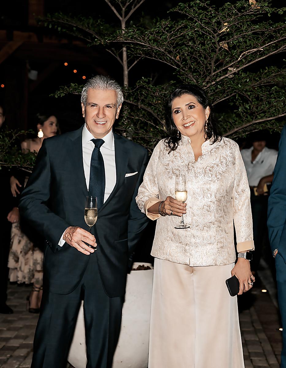Los padres de la novia, Gerardo González y Rosario Castillo. 