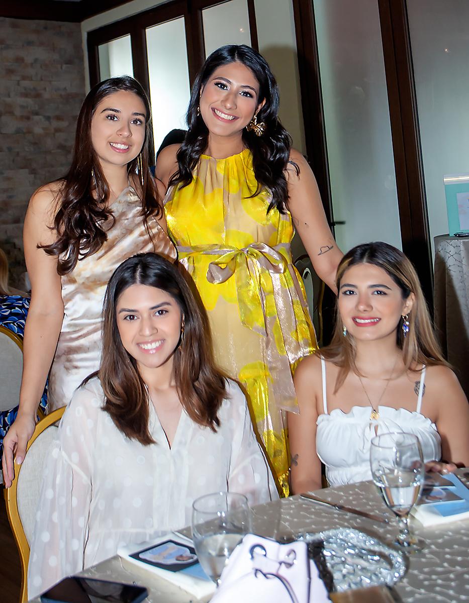 Isabella Ramírez, Anna Funes, Krizia Turcios y Andrea Ponce.