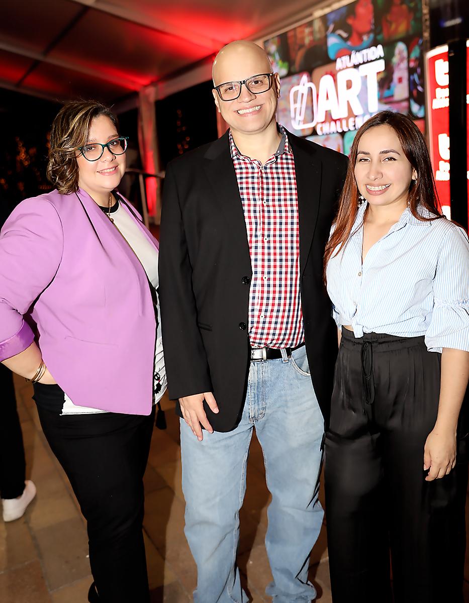 Laura Ramos, Douglas Laitano y Catherine Radillo. 