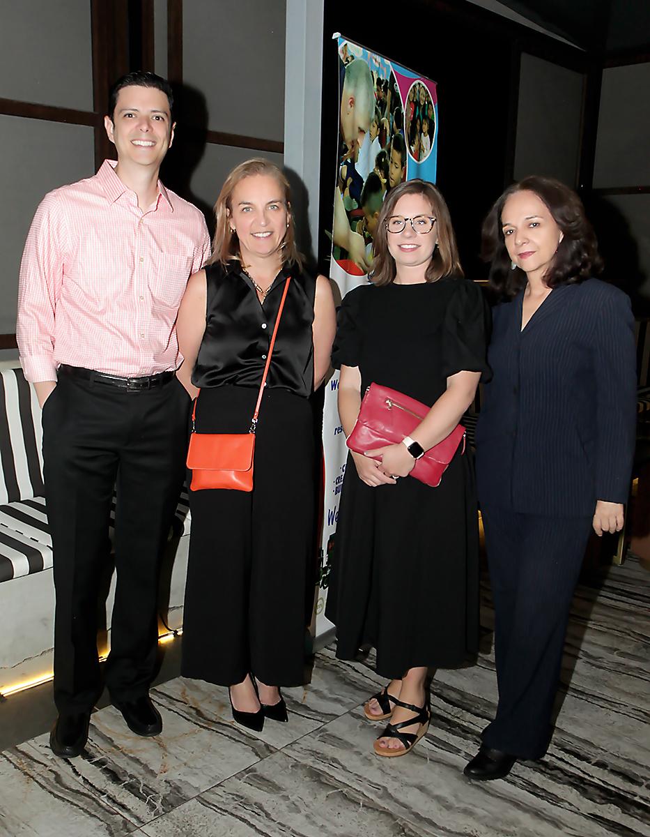Mauricio Saborío, Claudia Medina, Laura Mellen y María Fernanda Contreras.