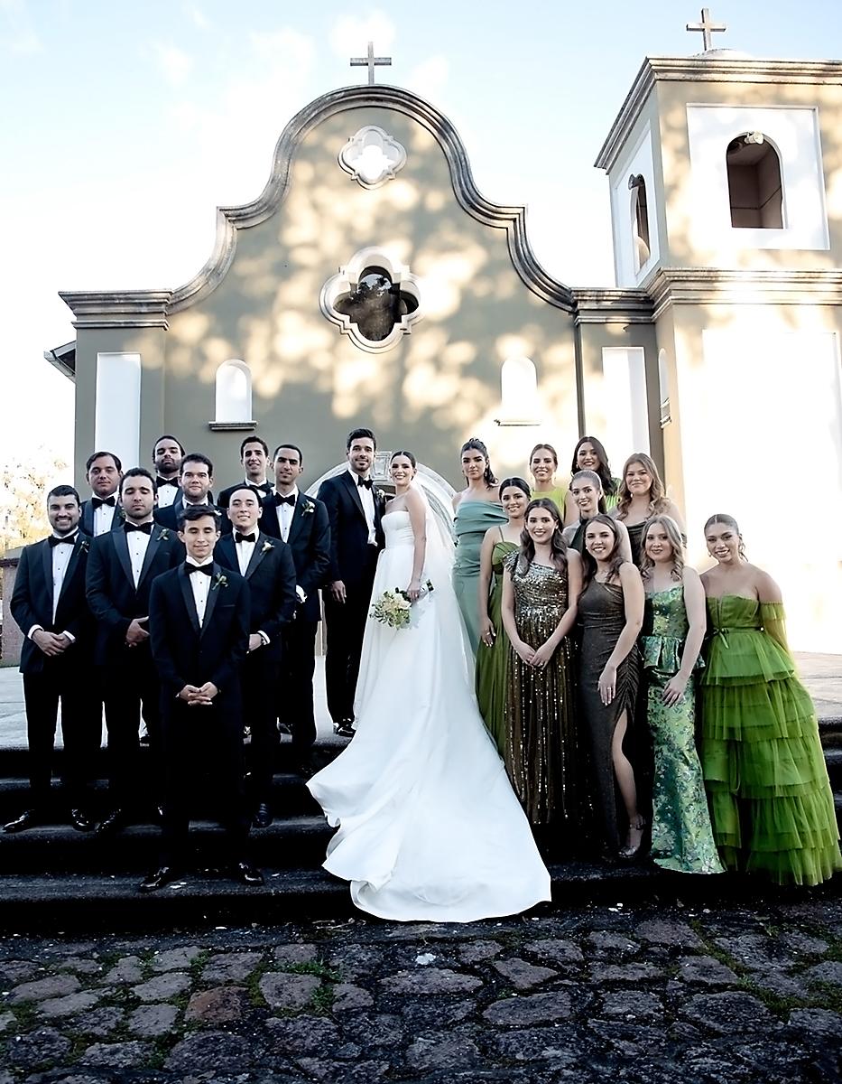 José Andrés Villeda, Ricardo Pineda, Fernando Lama, Diego Lama, Diego Melara, Rafael Pineda, Sebastián Montenegro, Rodrigo Faraj, Emilio Kafati, Andrea y Juan Carlos, Elena Lama, Sofia Pineda, Isabella Lara, Lorella Cuculiza, Aida Lara, Marcela Barralaga, Daniela Rivera, María José Agüero, Monique Weddle y Wendy Gutiérrez
