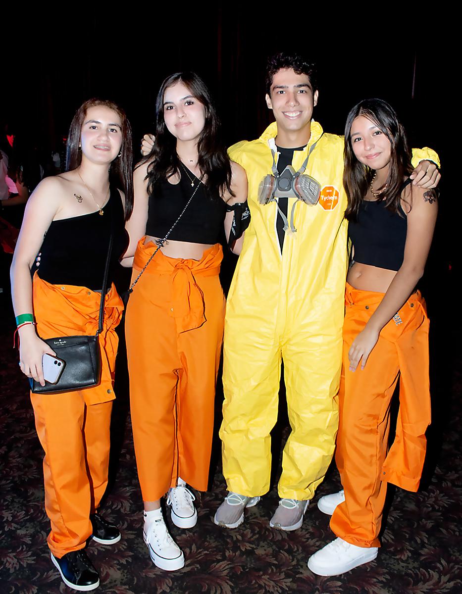 Vistiendo diferentes atuendos de los personajes de la pantalla grande, así llegaron losinvitados a la Costume Party 2022 que tuvo lugar en el salón Manage del Club HondureñoArabe. La fiesta se llevó a cabo en medio de una decoración terrorífica, donde el ingredienteprincipal fue la alegría y entusiasmo de los asistentes.Amira Yacaman, Cecilia Cabrera, Diego Moya y Daniela Pérez.