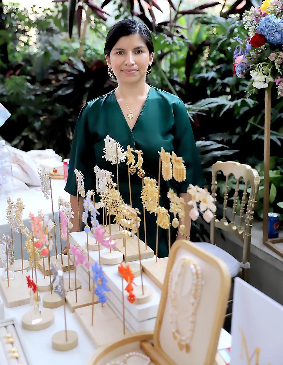 Wendy Moreno con su propuesta de accesorios de María Love