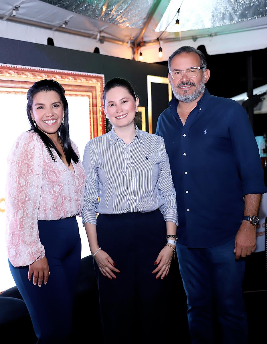 Faviola Guillen, Ana Araque y Harry Franja.