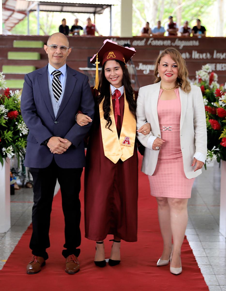 Graduación de los seniors 2025 de Mayan School