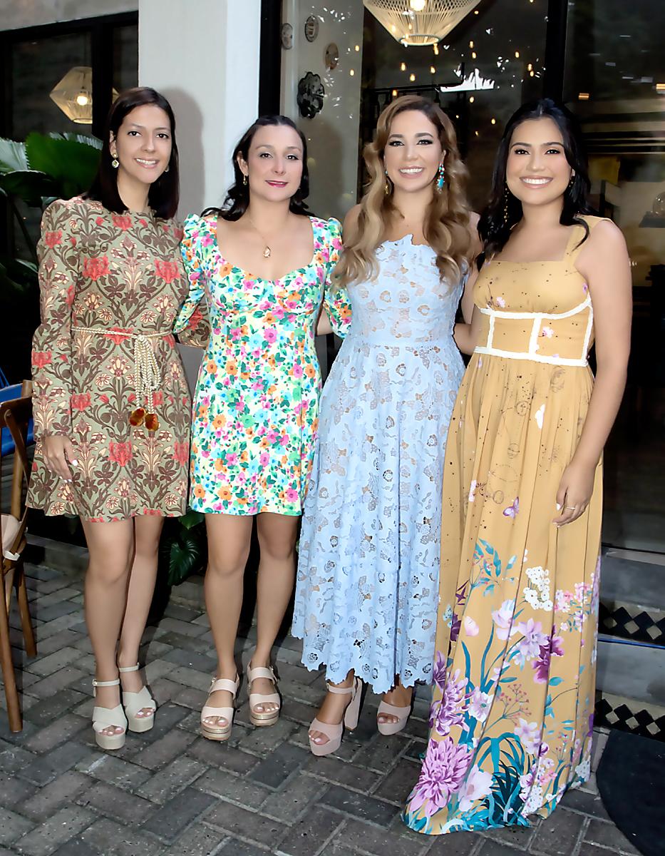 Denisse Gonzalez, Pamela Morales, Nicole Vaquero e Ilsa Alvarenga.