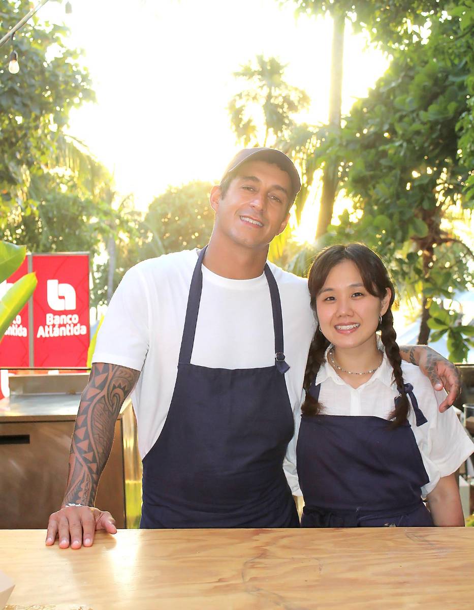 Chef Dario Costa e Isabelle Sato.