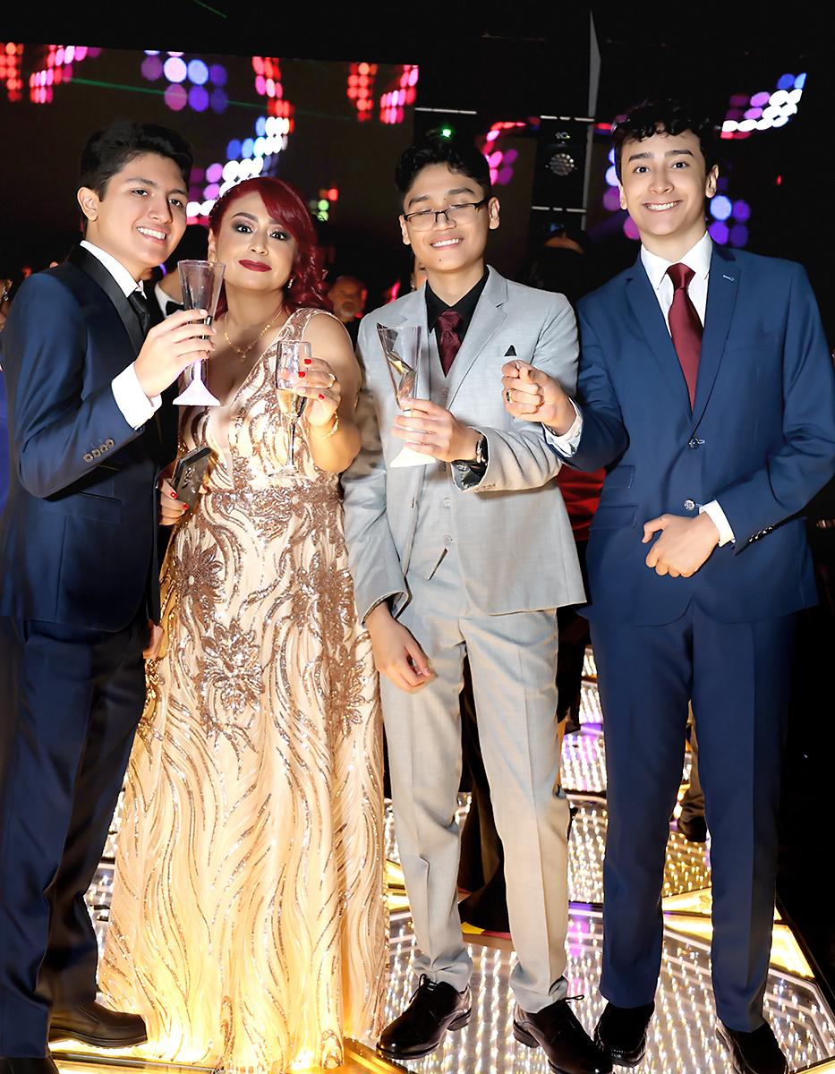 Invitados de la prom 2025 de Dowal School
