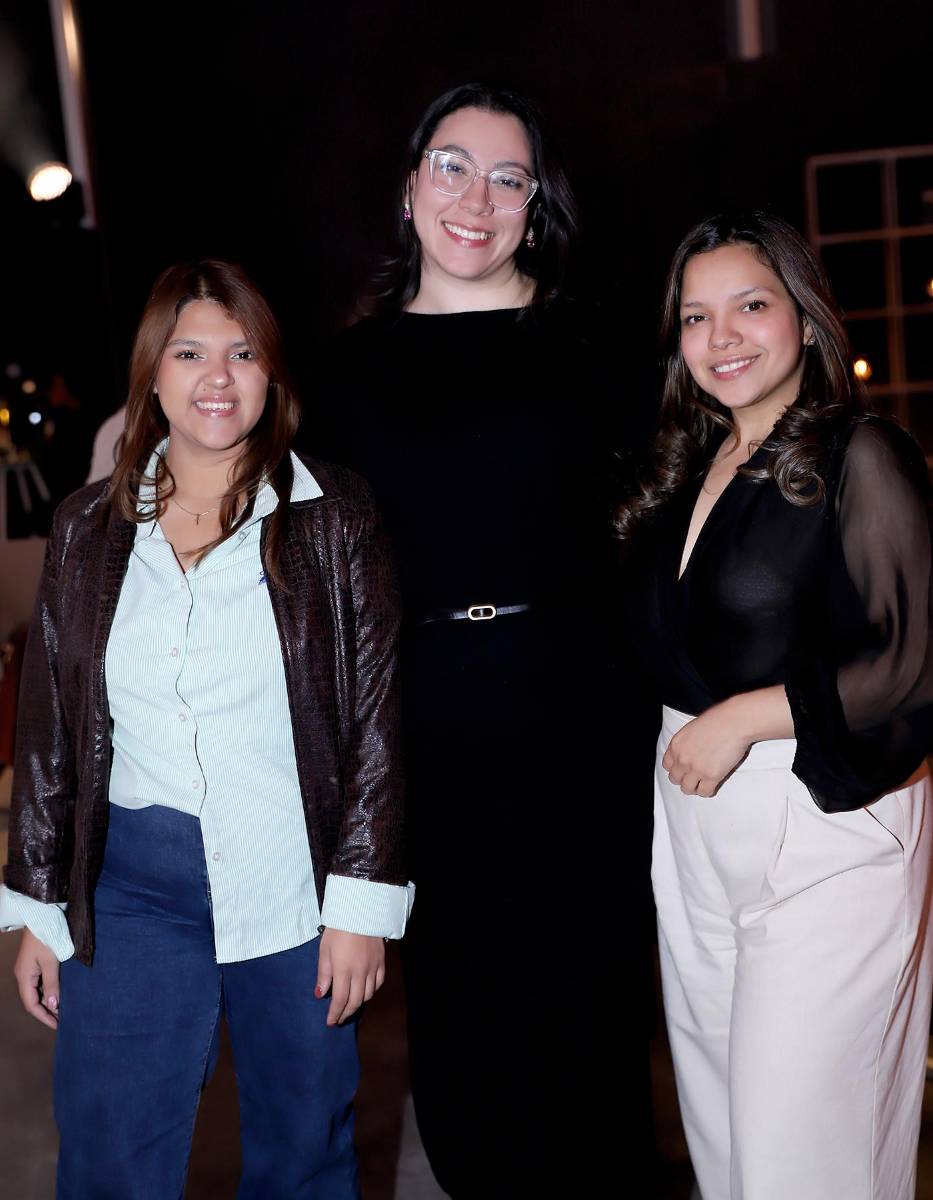 Andrea Reyes, Tali Espinoza y Ana Gómez. 