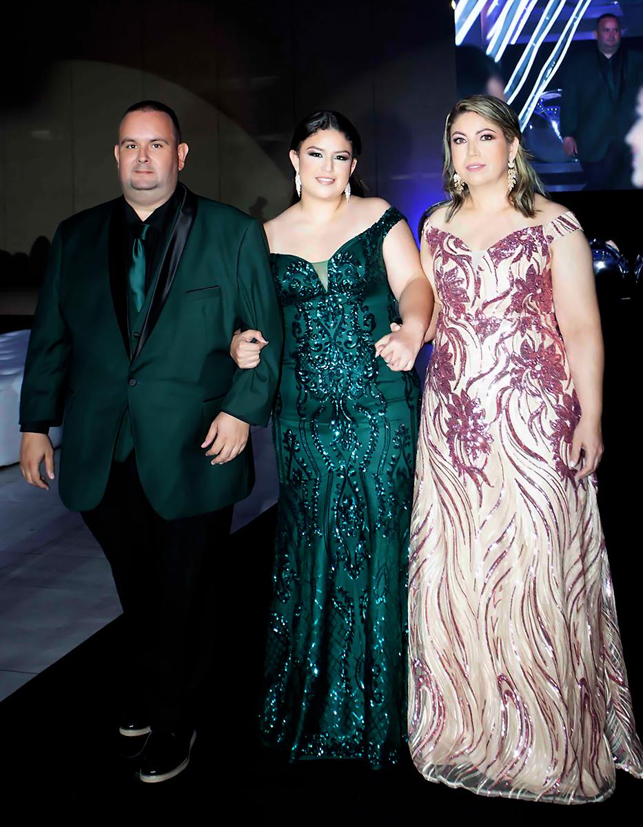 Elvin, Andrea y Dunia de Dubón.