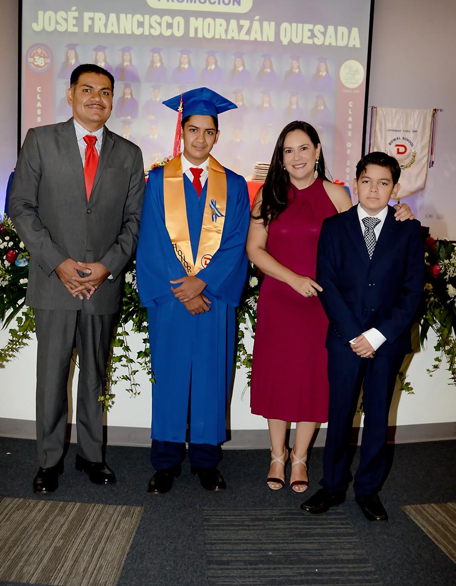 Julián Martínez y su familia.